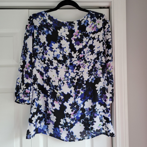 Express Blouse. Small. Floral. - Picture 5 of 5